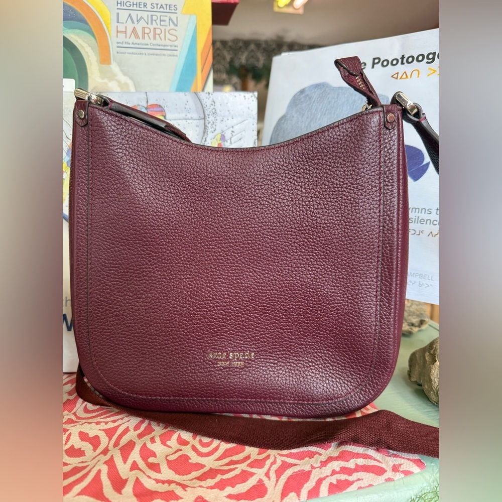 ♠️ Kate Spade Burgundy Roulette Pebbled Leather Medium Messenger Bag - Picture 5 of 14